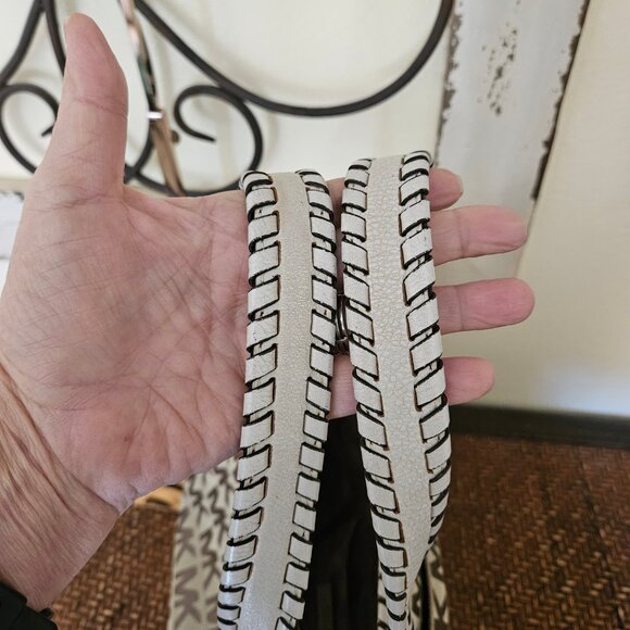 Michael Kors Large Women`s Signature and and white Tote Shoulder bag - Picture 7 of 10